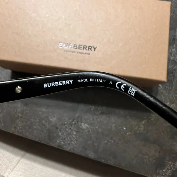 Burberry unisex sun glasses